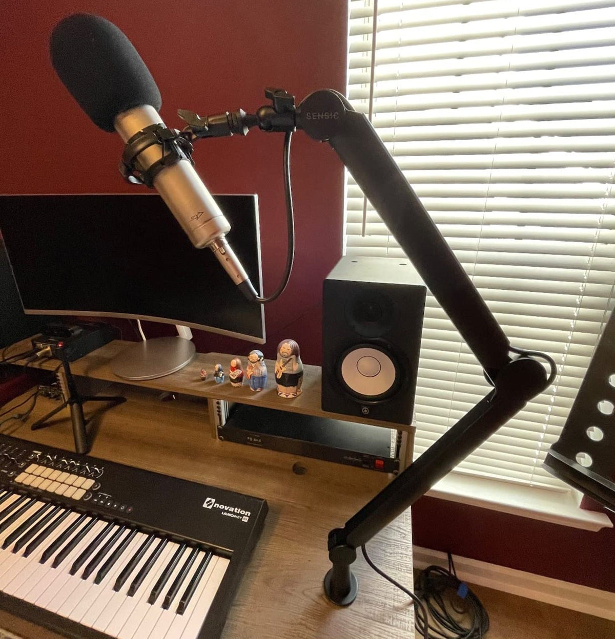 Sensic SA-30 Microphone boom arm in setup